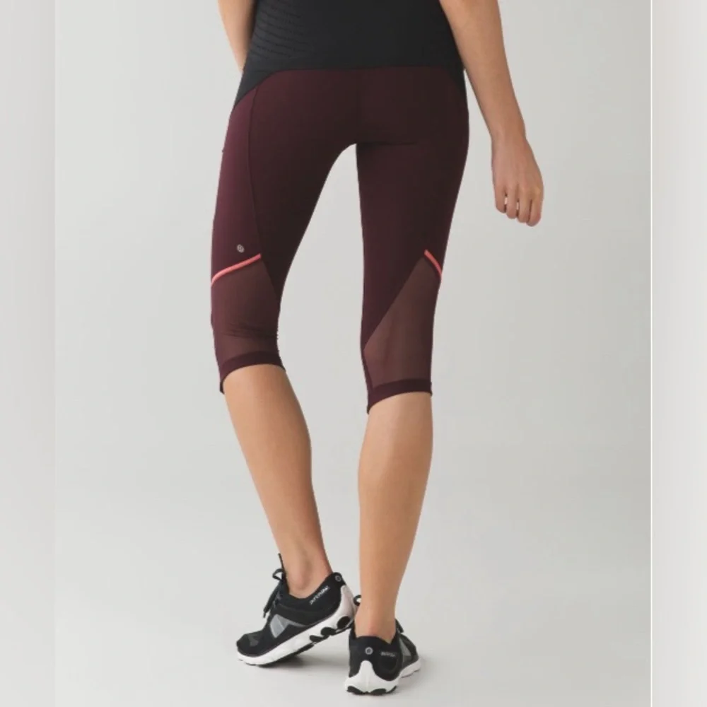 SOLD Lululemon Kris Cross Crop (Full-On Luxtreme) Sz 2 - Picture 4 of 11